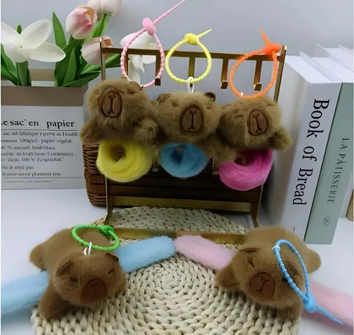 Pulseira De Pelúcia Capivara, Capivara Abraçável, Bicho De Bege, foto 2 de 8